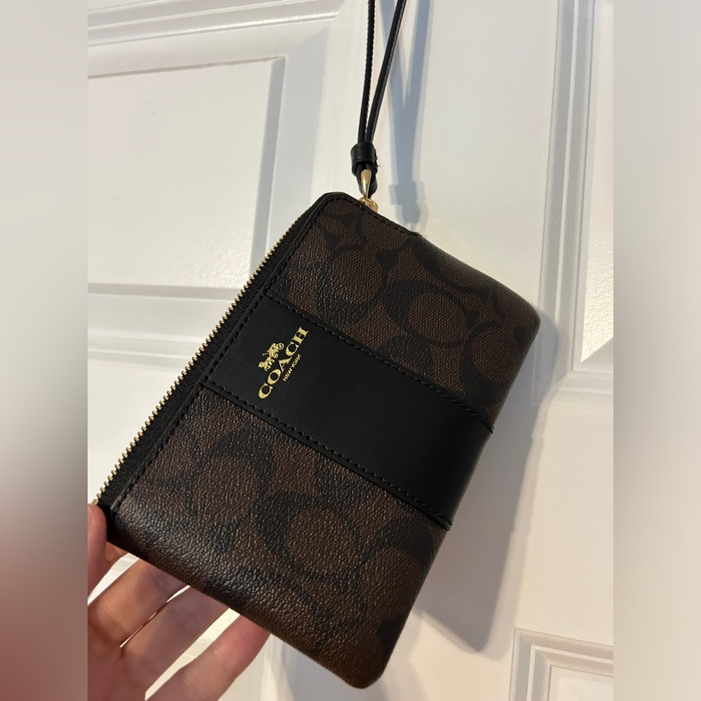 Coach wristlet, classic design, never used!